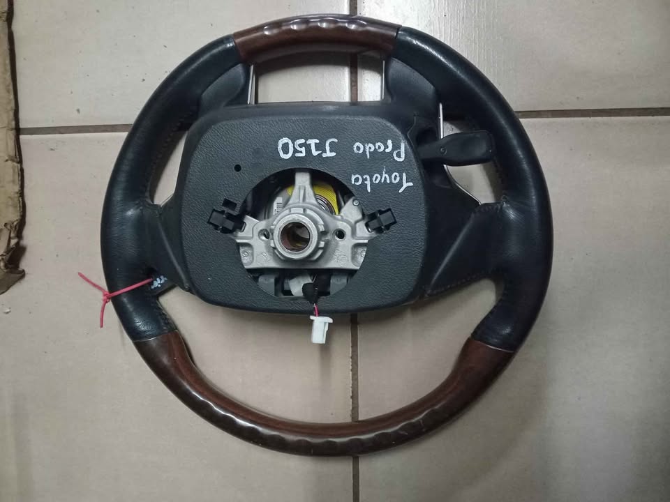 Toyota Prado J150 series steering rack with airbag for sale WhatsApp or cell - Private Seller