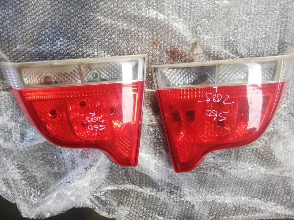 VOLVO S60 2005 TAIL LIGHT LEFT AND RIGHT FOR SALE