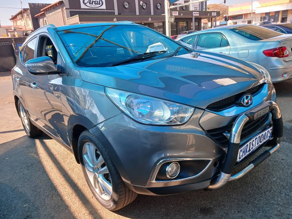 2013 model Hyundai ix35 Executive hatchback Manuel Transmission petrol 2.0 engine capacity