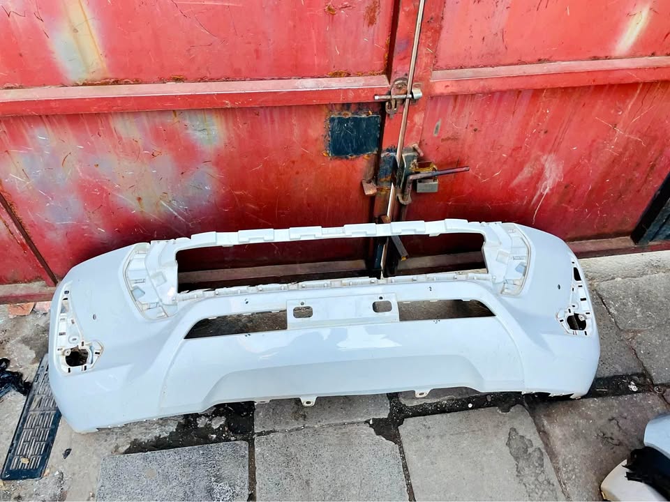Toyota Hilux GD6 bumper 2023 - Private Seller Toyota Hilux GD6 bumper 2023 - Private Seller