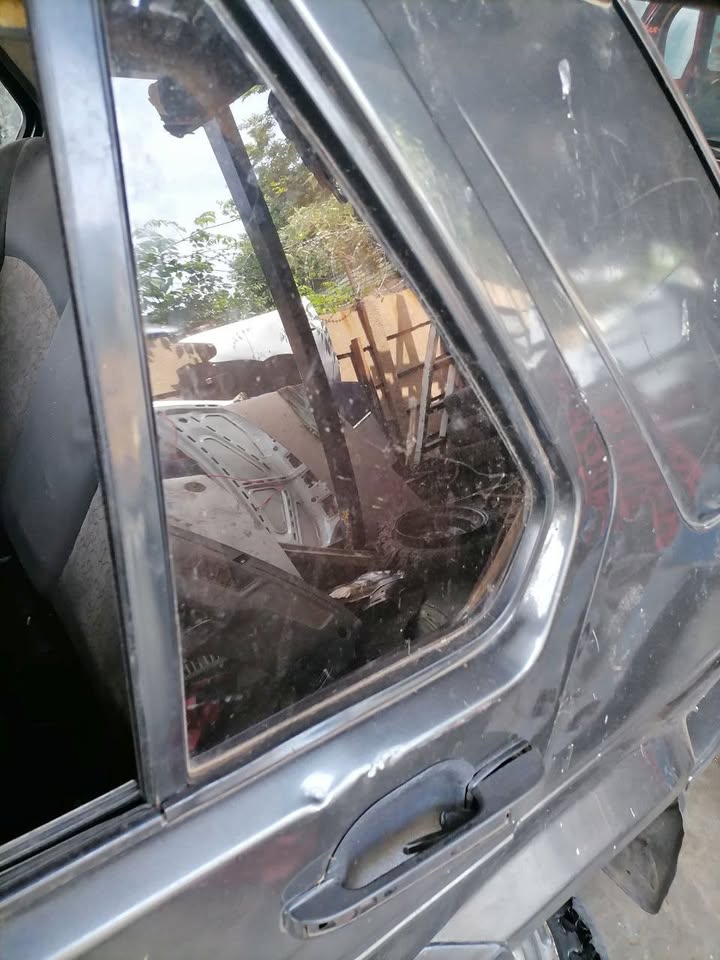 VOLKSWAGEN GOLF 1 QUARTER GLASS - Private Seller VOLKSWAGEN GOLF 1 QUARTER GLASS - Private Seller