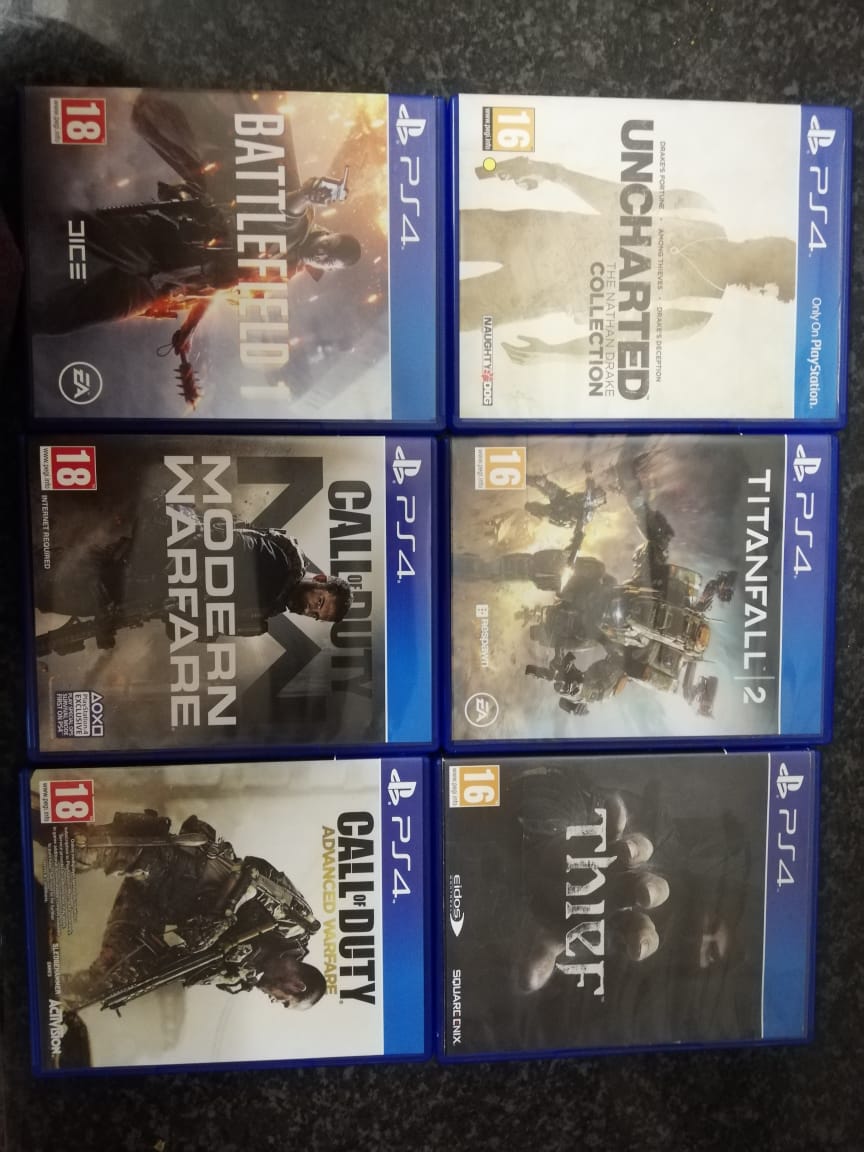 Playstation 4 Pro 1TB + 2 Controllers +13 Games