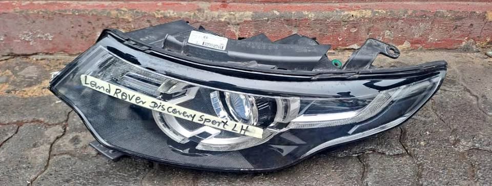 Land Rover Discovery Sport headlight - Private Seller Land Rover Discovery Sport headlight - Private Seller