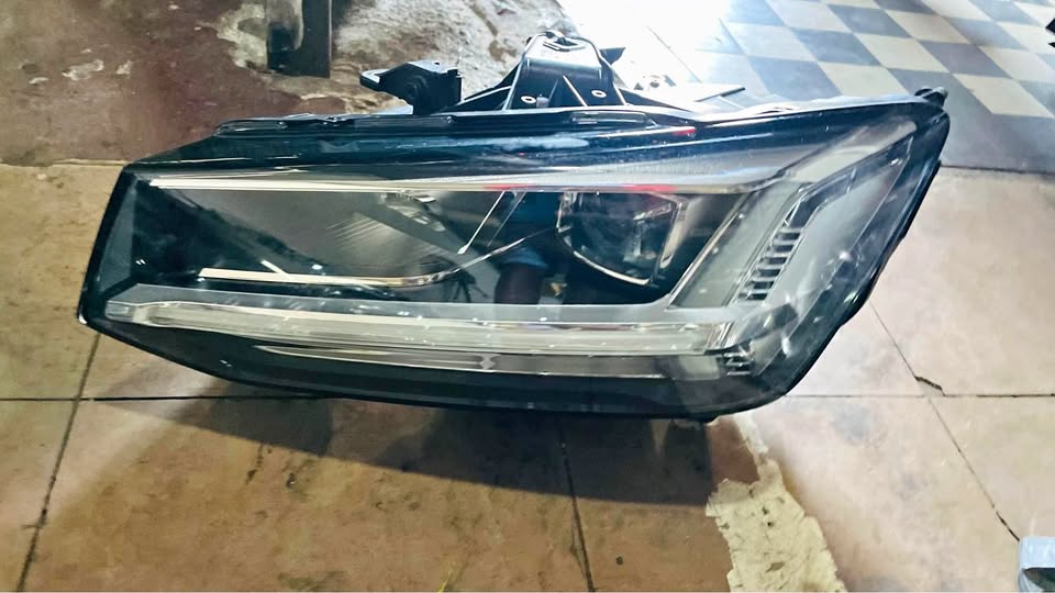 Audi Q2 LED headlight - Private Seller Audi Q2 LED headlight - Private Seller