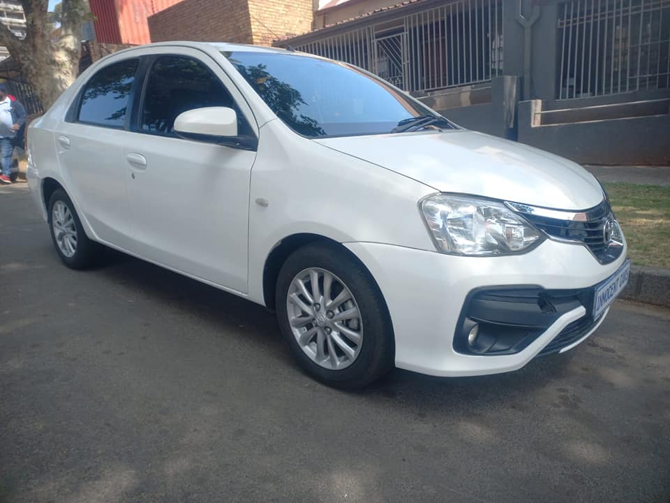 2019 TOYOTA ETIOS SEDAN 1.5 PETROL, MANUAL, WHITE COLOR, MILEAGE 71000KMS