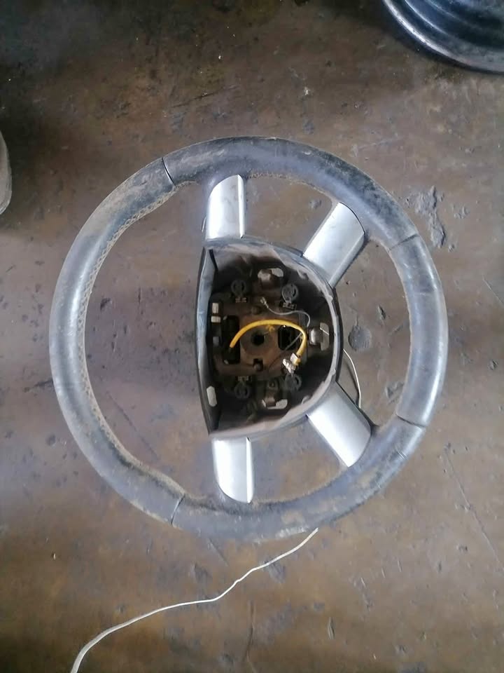 Ford Focus Mk2 Steering wheel - Private Seller Ford Focus Mk2 Steering wheel - Private Seller