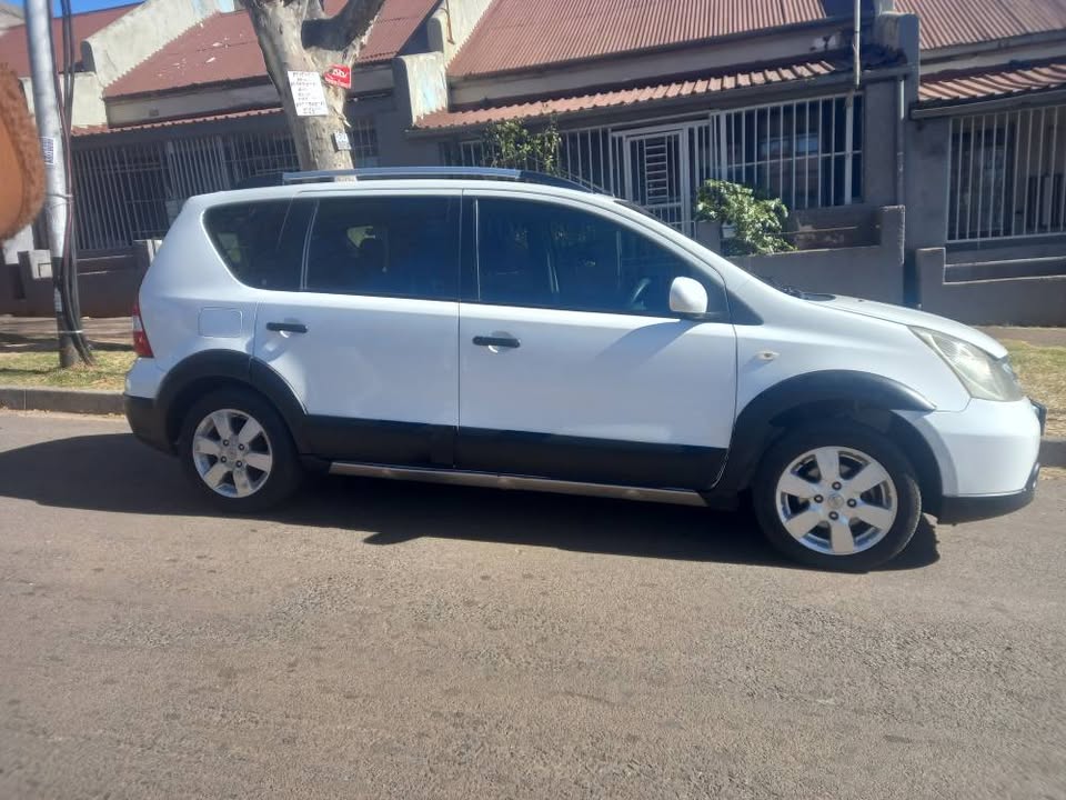2013 Nissan Livina Xgear 1.6 Petrol, Manual, White, Spere key, 85000kms,