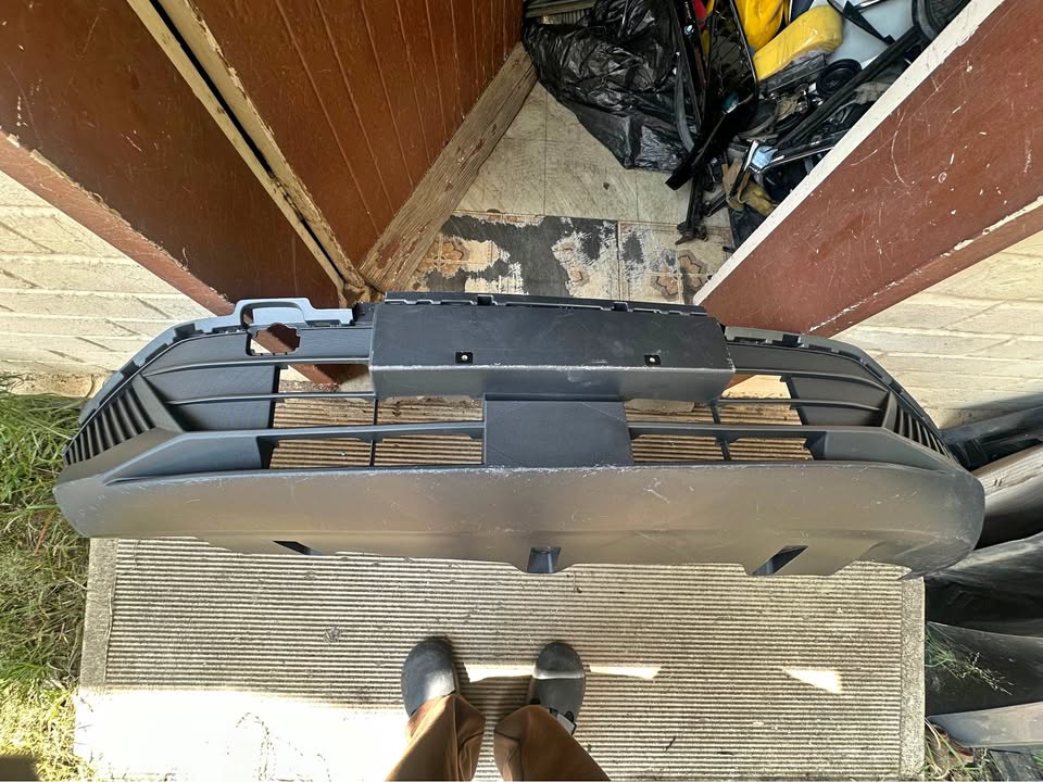 Chery omoda lower bumper grille - Private Seller Chery omoda lower bumper grille - Private Seller
