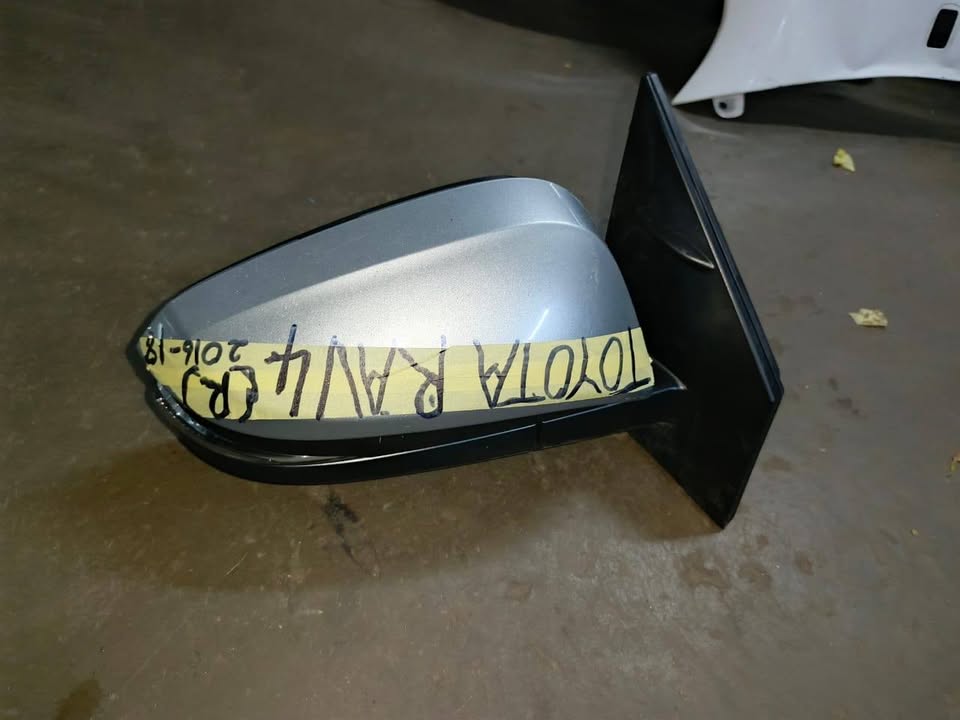 Toyota Rav right mirror - Private Seller