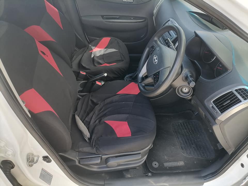 2014 Hyundai i20 1.4 Fluid with a Nice interior seat