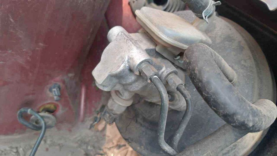Nissan Murano brake master cylinder - Private Seller