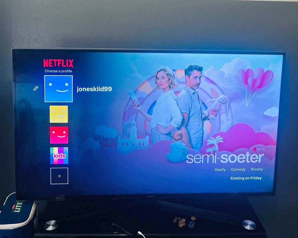 Samsung TV Smart 55". Still new