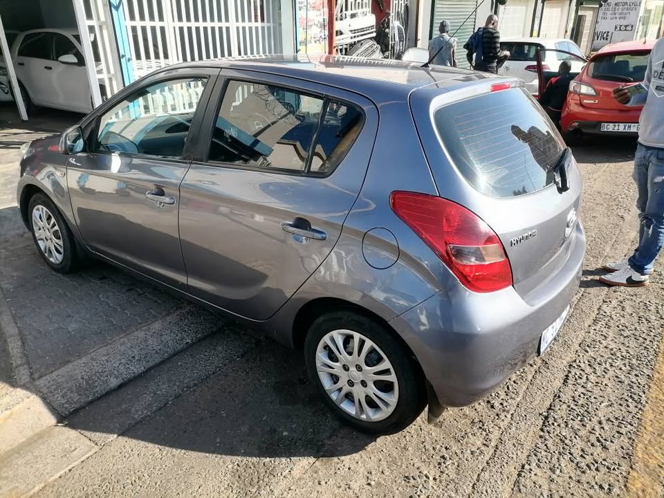 2011 Hyundai i20 1.6 Hatchback with a Nice interior seat
