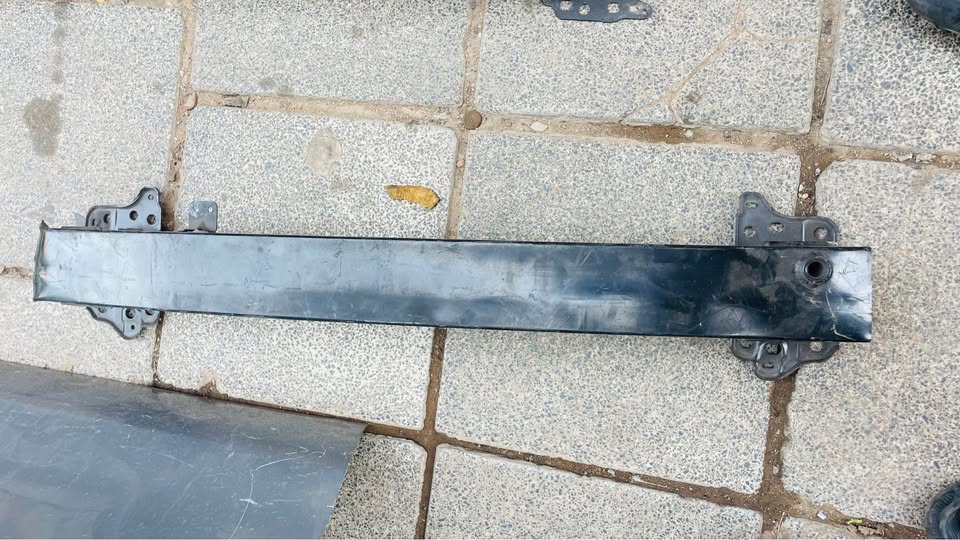 Hyundai Elantra bumper stiffener 2016 - Private Seller Hyundai Elantra bumper stiffener 2016 - Private Seller