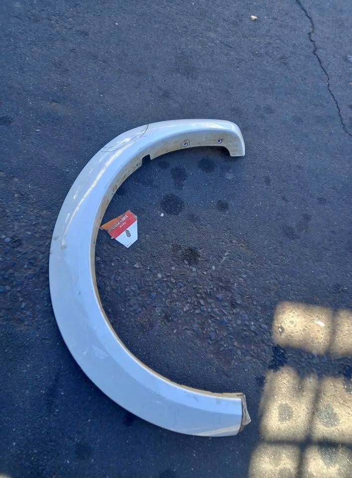 Toyota Hilux D4D Left Front Wheel Arch - Private Seller Toyota Hilux D4D Left Front Wheel Arch - Private Seller