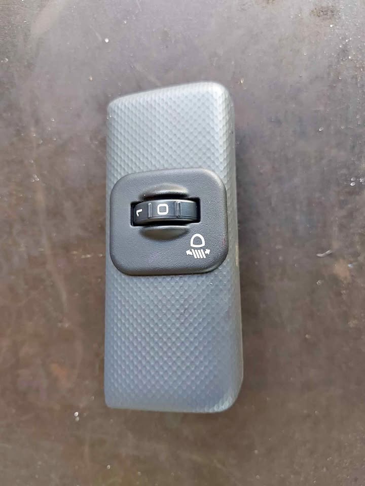Used Jeep Cherokee KJ Light Level Switch Panel P/N PA6GF14
