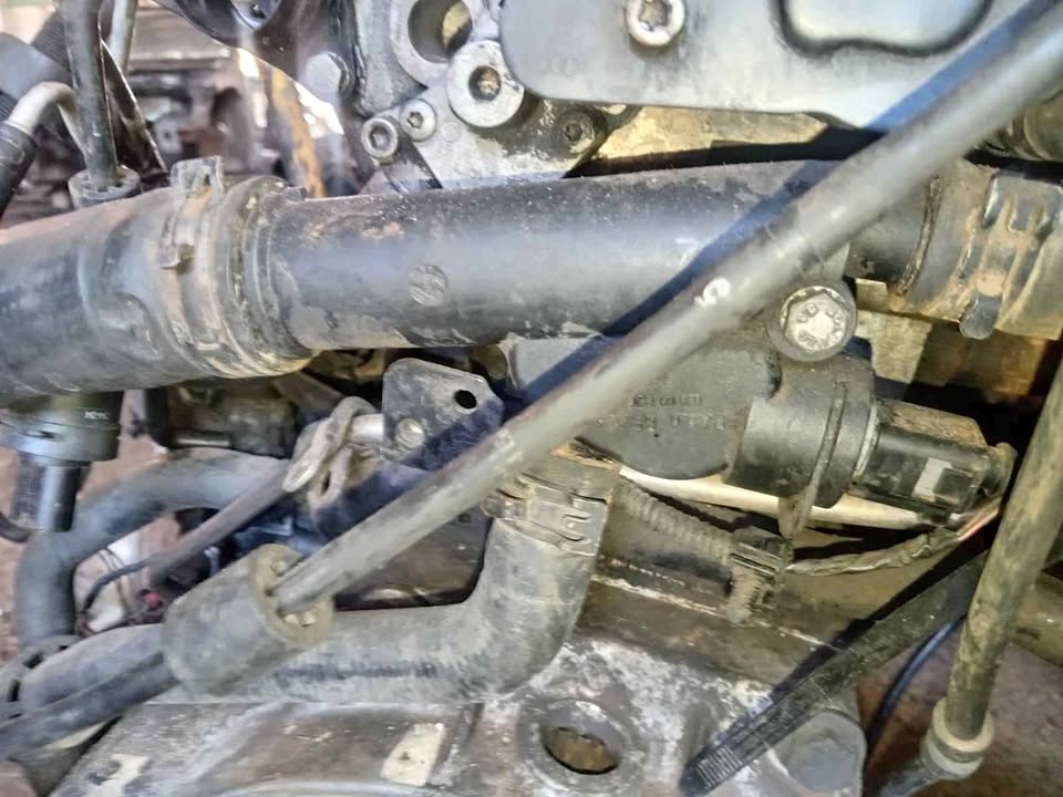 Vw golf 5 2.0 tdi bkc thermostat housing