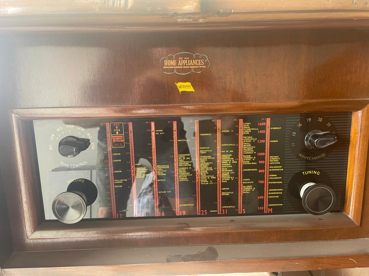 Antique imbuia Radiogram, Murphy tube radio