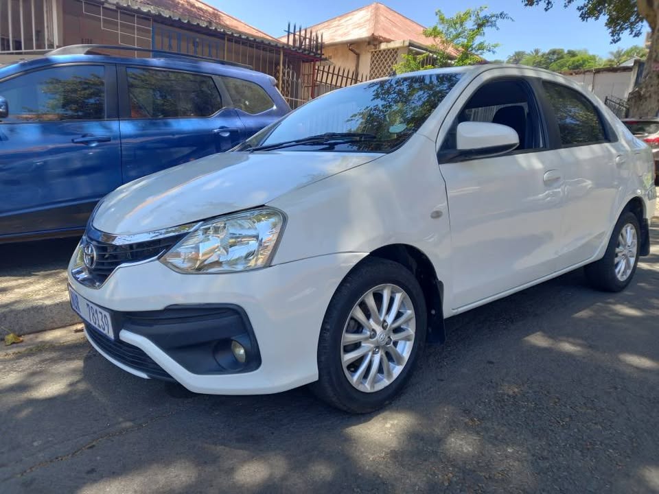 2015 TOYOTA ETIOS SEDAN 1.5 ENGINE PETROL, MANUAL TRANSMISSION, MILEAGE 84000KMS