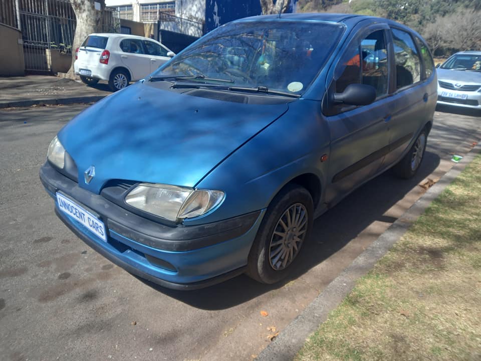 2010 RENAULT MAGANE 1.4 PETROL, MANUAL, BLUE COLOR, MILEAGE 105000KMS