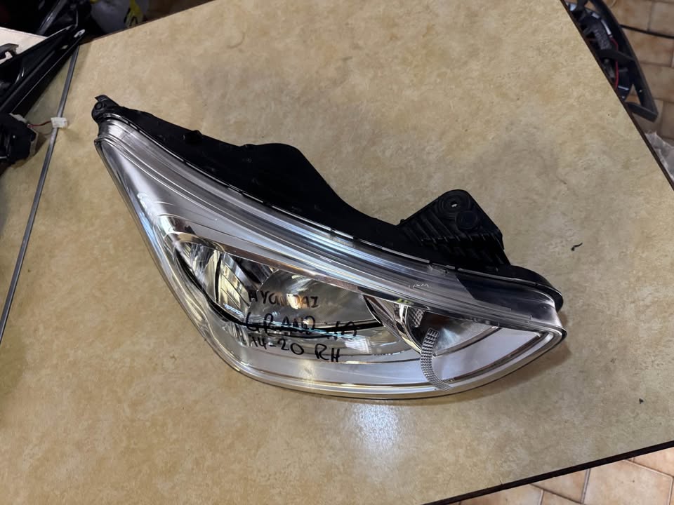 Hyundai Grand i10 Right Headlight - Private Seller Hyundai Grand i10 Right Headlight - Private Seller