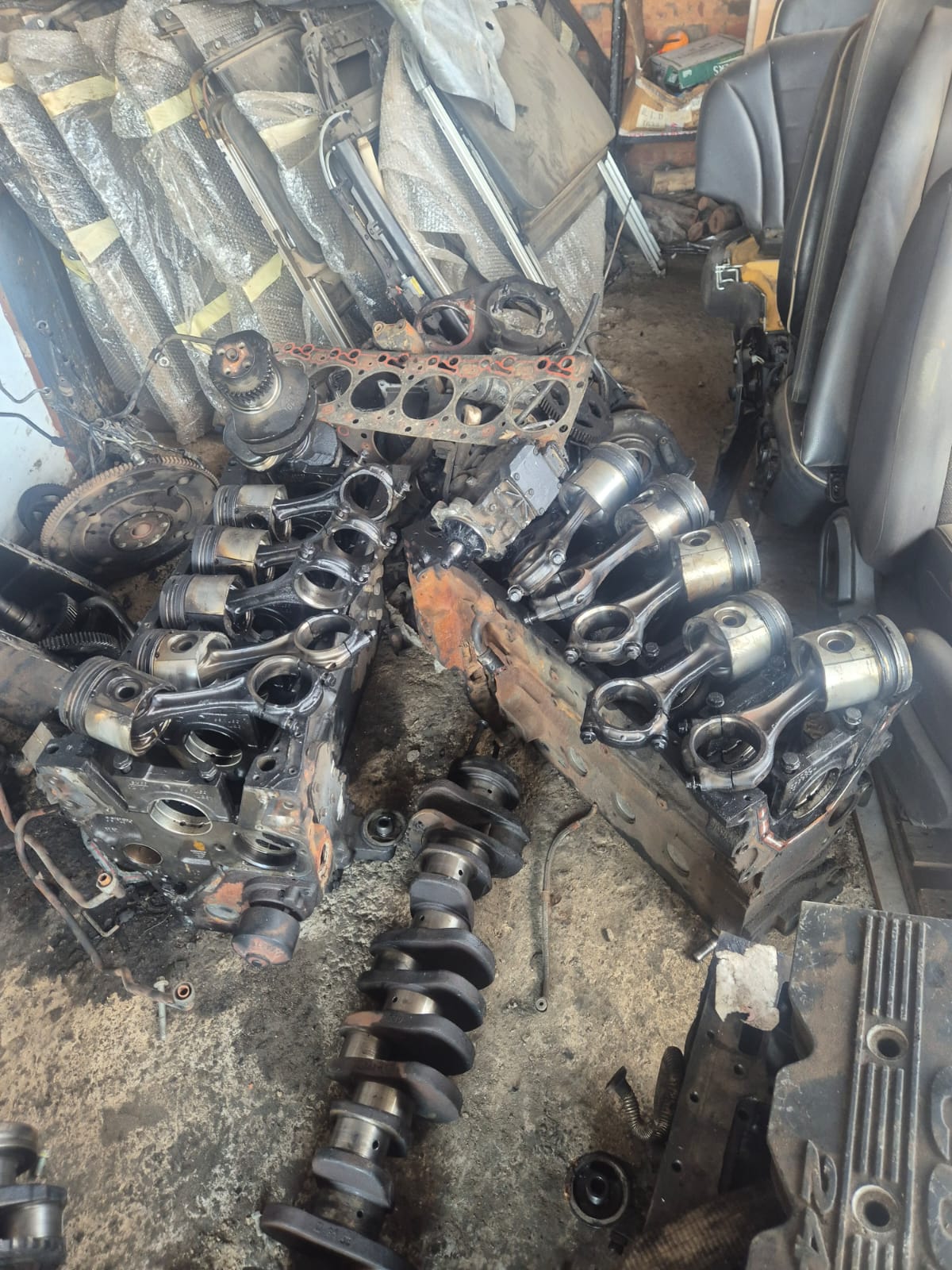 QSB Cummins engine parts pistons head block | Junk Mail Marketplace