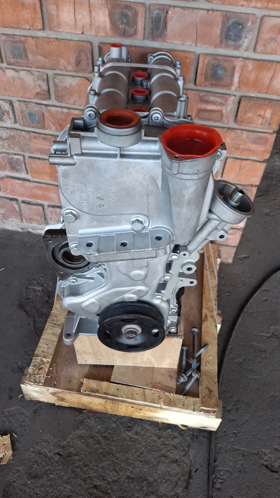 POLO VIVO 1.6 CLS NEW ENGINE FOR SALE - Private Seller POLO VIVO 1.6 CLS NEW ENGINE FOR SALE - Private Seller