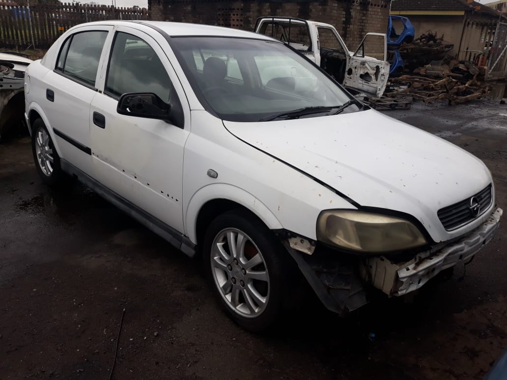 2004 Opel Astra CDE 2.0 L - Stripping for Spares