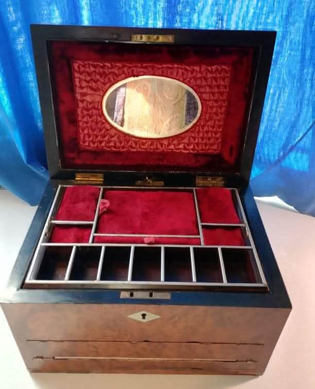 MID 19TH CENTURY JEWELLERY BOX