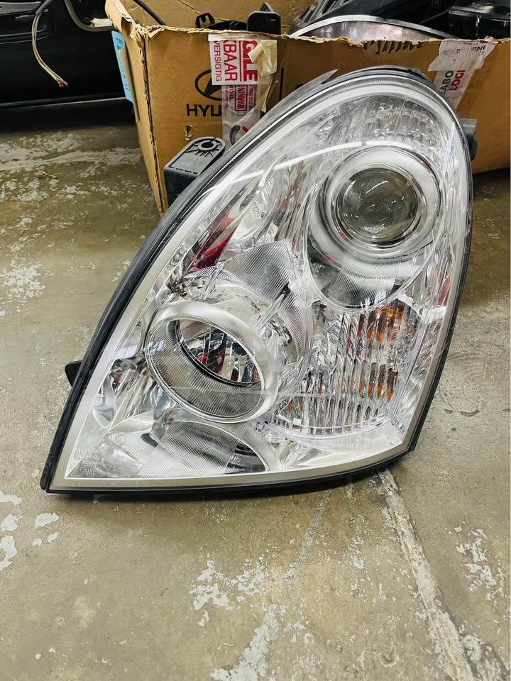 SsangYong Rexton headlight 2004/24 - Private Seller