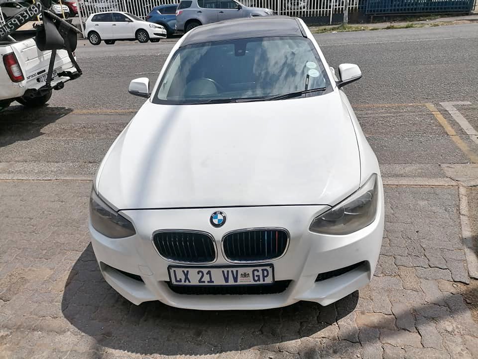 2013 BMW i18 F20 Automatic Hatchback with a leather seat