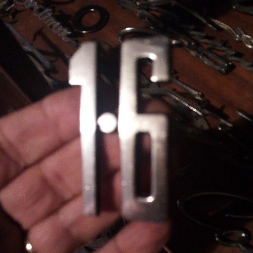 Ford 1.6, fender badge - Private Seller