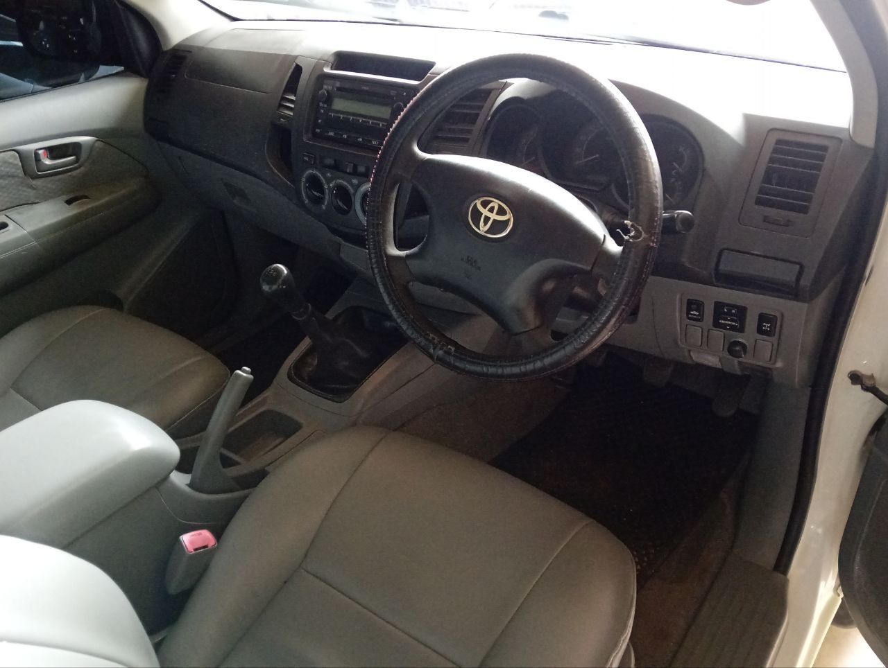 Used 2011 Toyota Hilux 2.5D-4D SRX - Private Seller Used 2011 Toyota Hilux 2.5D-4D SRX - Private Seller