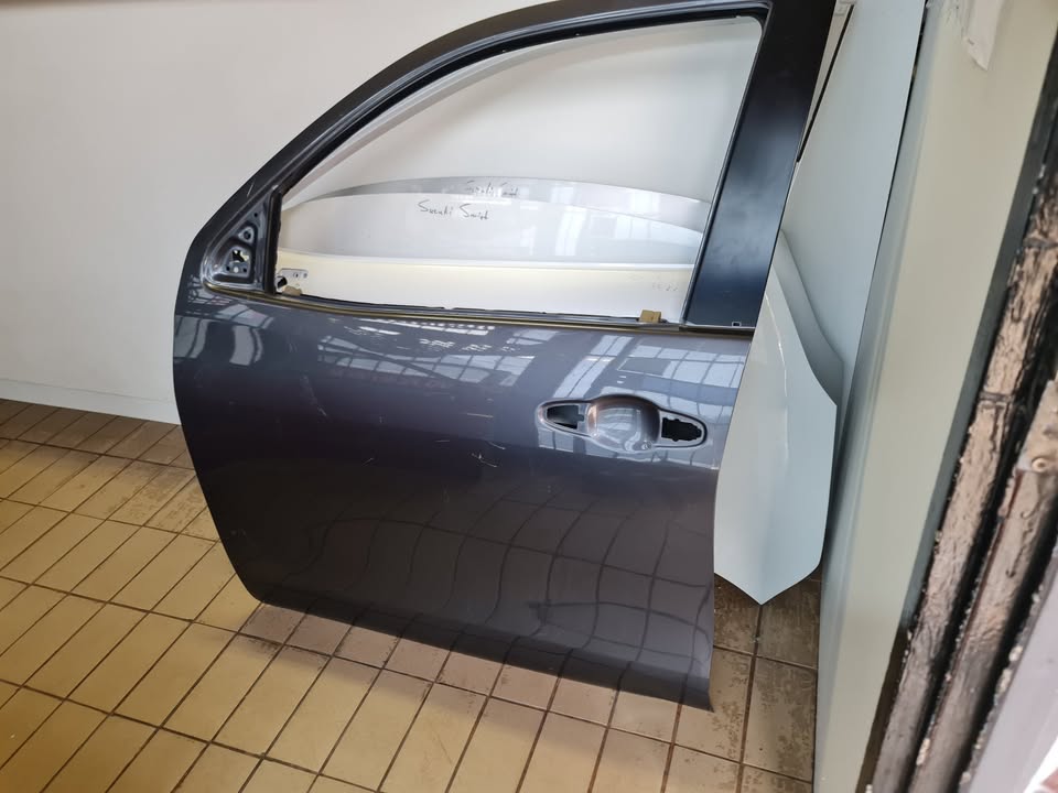 2020 TOYOTA HILUX GD 6 DOUBLE CAB LEFT FRONT DOOR FOR SALE SUPER CLEAN - Private Seller 2020 TOYOTA HILUX GD 6 DOUBLE CAB LEFT FRONT DOOR FOR SALE SUPER CLEAN - Private Seller