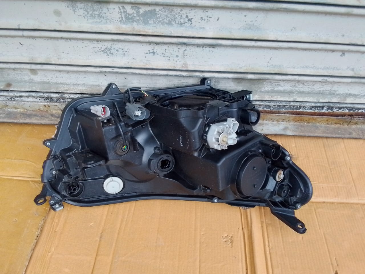 (2016-2018) TOYOTA RAV 4 LEFT SIDE XENON HEADLIGHT FOR SALE - Private Seller (2016-2018) TOYOTA RAV 4 LEFT SIDE XENON HEADLIGHT FOR SALE - Private Seller