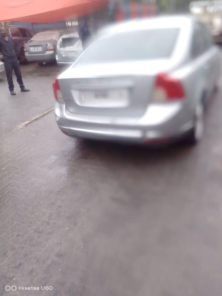 S40 2.0 2010 stripping for spares - Private Seller