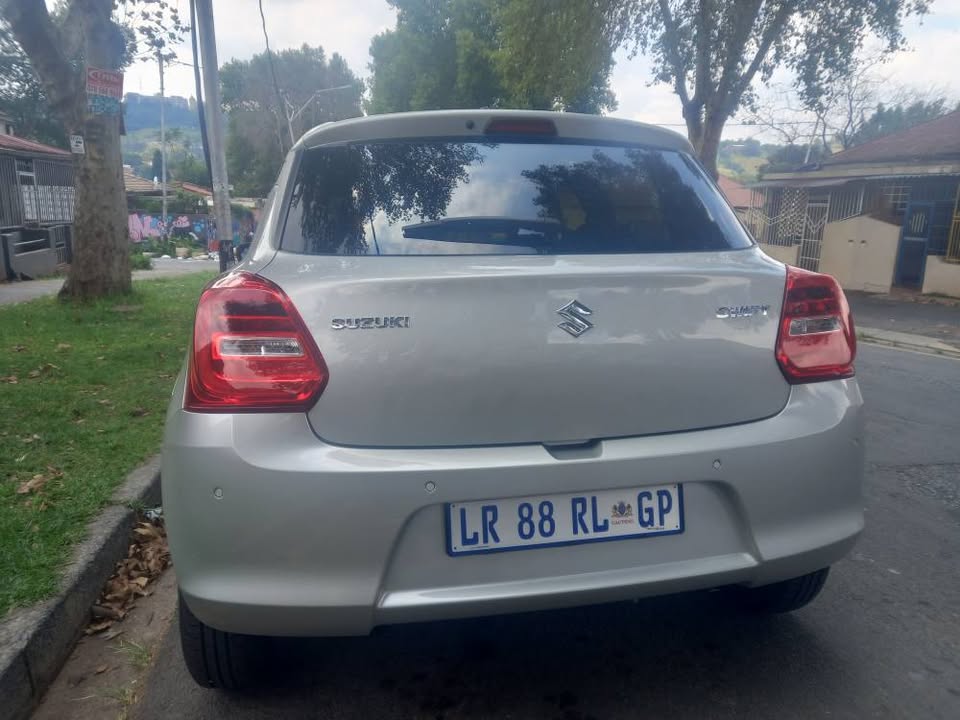 2024 SUZUKI SWIFT 1.2 MANUAL, SILVER, PETROL, 8000KMS,. Service book.