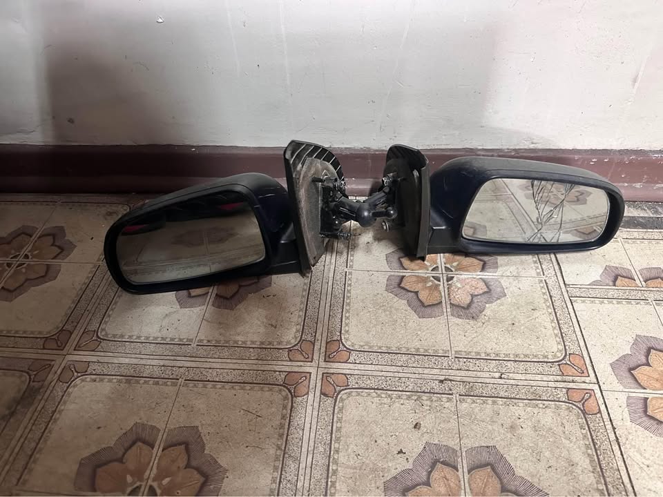 Chevrolet Aveo left and right side mirror - Private Seller Chevrolet Aveo left and right side mirror - Private Seller