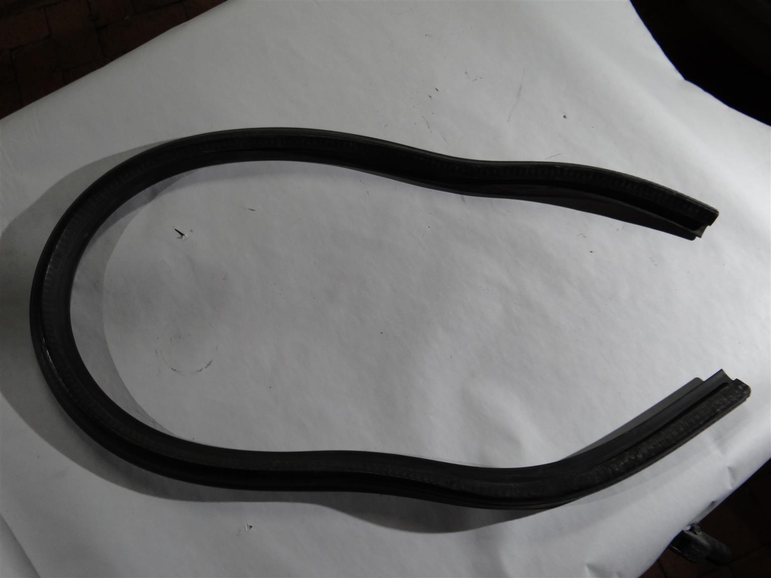 VW / Audi - Under Bonnet Seal Rubber Strip