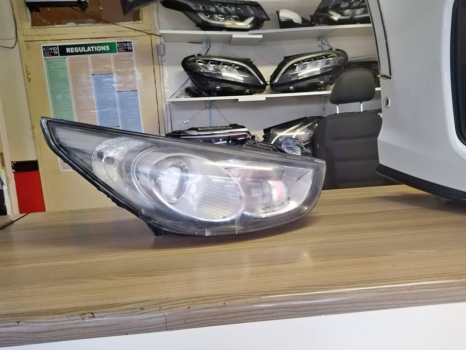 2013 HYUNDAI iX35 HEADLIGHT RIGHT SIDE FOR SALE IN A GOOD CONDITION - Private Seller 2013 HYUNDAI iX35 HEADLIGHT RIGHT SIDE FOR SALE IN A GOOD CONDITION - Private Seller