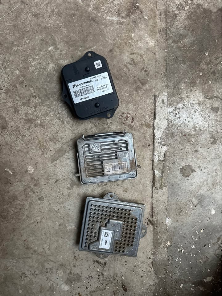 Jeep Grand Cherokee headlight modules ballasts - Private Seller Jeep Grand Cherokee headlight modules ballasts - Private Seller