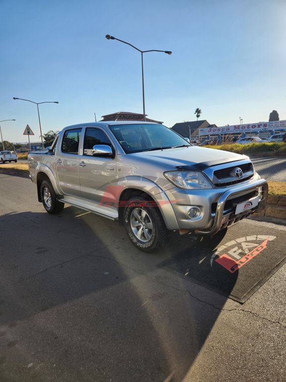 TOYOTA HILUX 2.7 VVT-I RAIDER DOUBLE CAB BAKKIE FORSALE