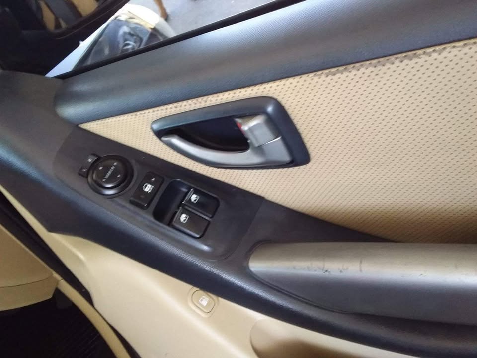 2011 Hyundai H-1 9-seater automatic transmiss 2011
