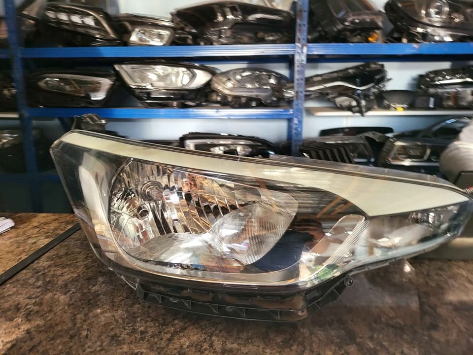 2018 Hyundai i20 right headlight for sale - Private Seller 2018 Hyundai i20 right headlight for sale - Private Seller