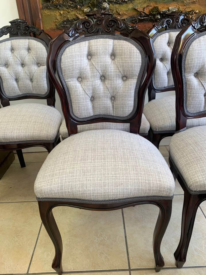 Elegant Set of 8 Vintage Dining Chairs – Priced Per Chair
