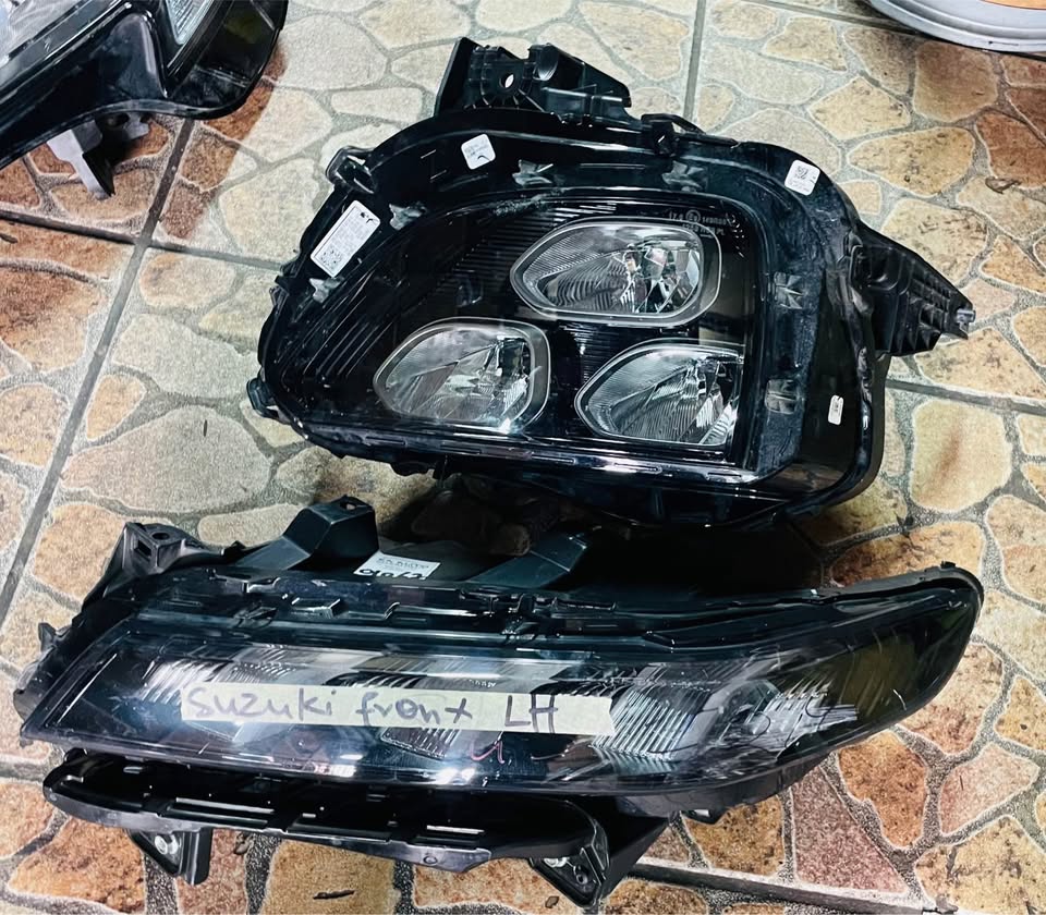 Suzuki Fronx left headlights