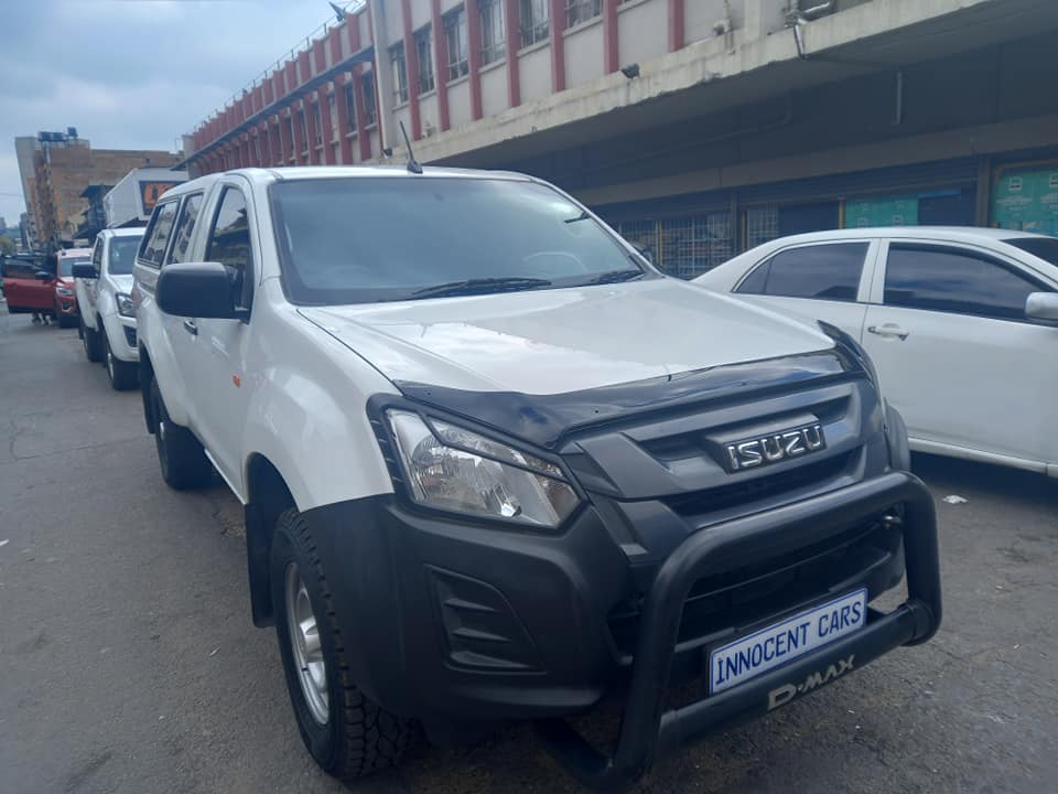 2021 ISUZU KB250 2.5 DIESEL BAKKIE WITH CANOPY, MANUAL, WHITE COLOUR, MILEAGE 79000KM