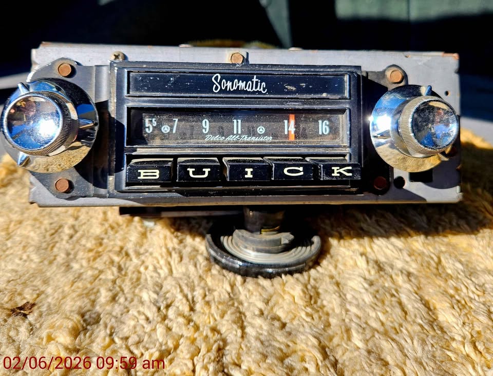 BUICK OEM FACTORY FITTED RADIO. 'Buick Sonomatic Delco All-Transistor' Buick Riviera, LeSabre etc. - Private Seller