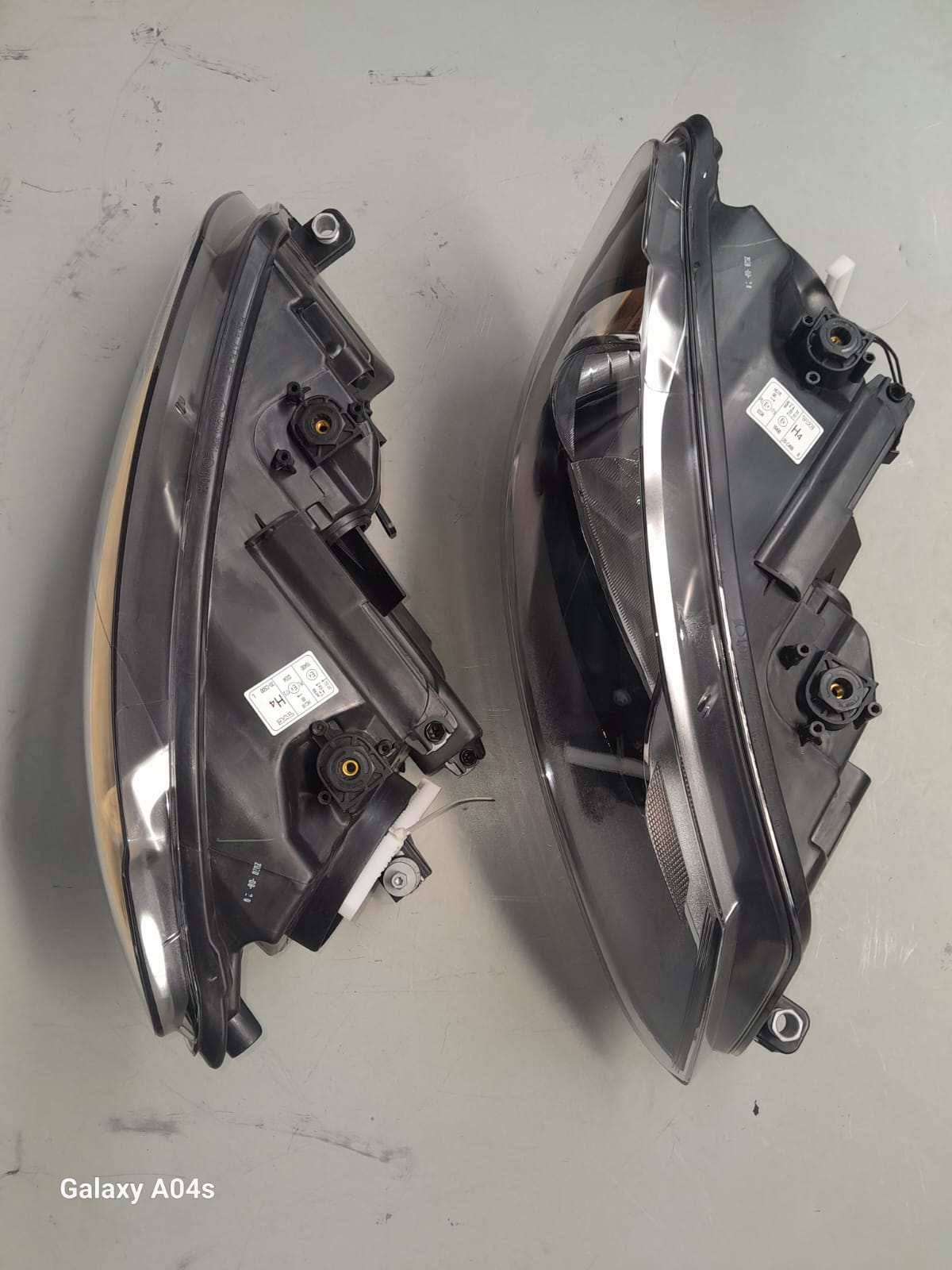 VW CADDY MK3 BOTH FRONT HEADLIGHT 2010-2014 FOR SALE - Private Seller VW CADDY MK3 BOTH FRONT HEADLIGHT 2010-2014 FOR SALE - Private Seller