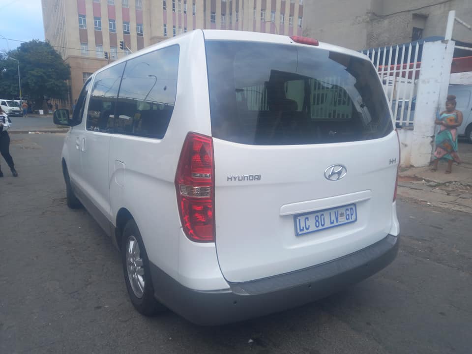 2018 HYUNDAI H1 BUS, 2.6 DIESEL, AUTOMATIC WHITE, 85000KM